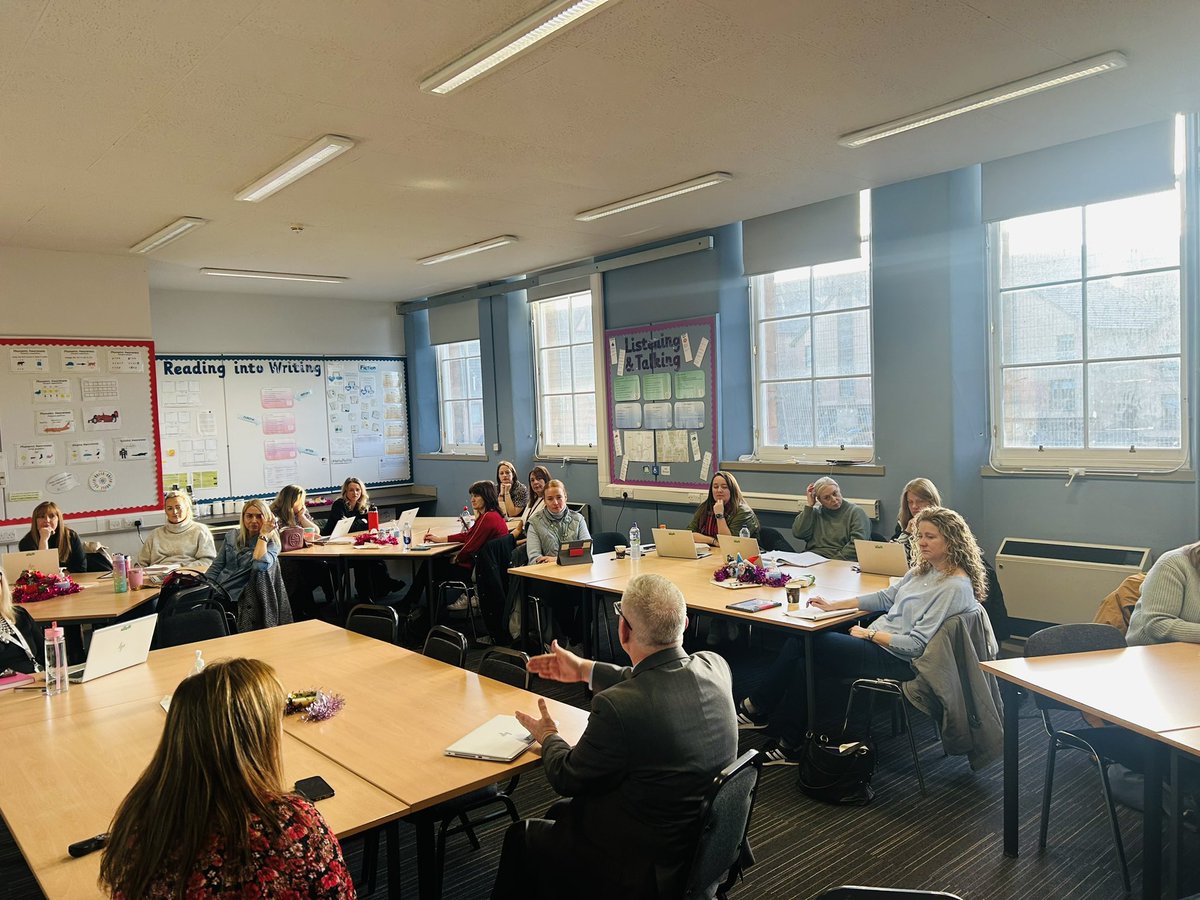 GIC_Glasgow's tweet photo. Thanks to @CDavren and James @GCCLeadLearn for joining our #DHTConnect session this morning to update colleagues on the Into Headship programme, and to @FLTGlasgow for their overview on all things family learning.  @EdISGlasgow @Doug_GCC @MicheleStewart0 @UofGHeadship https://t.co/9kmfanXgiE
