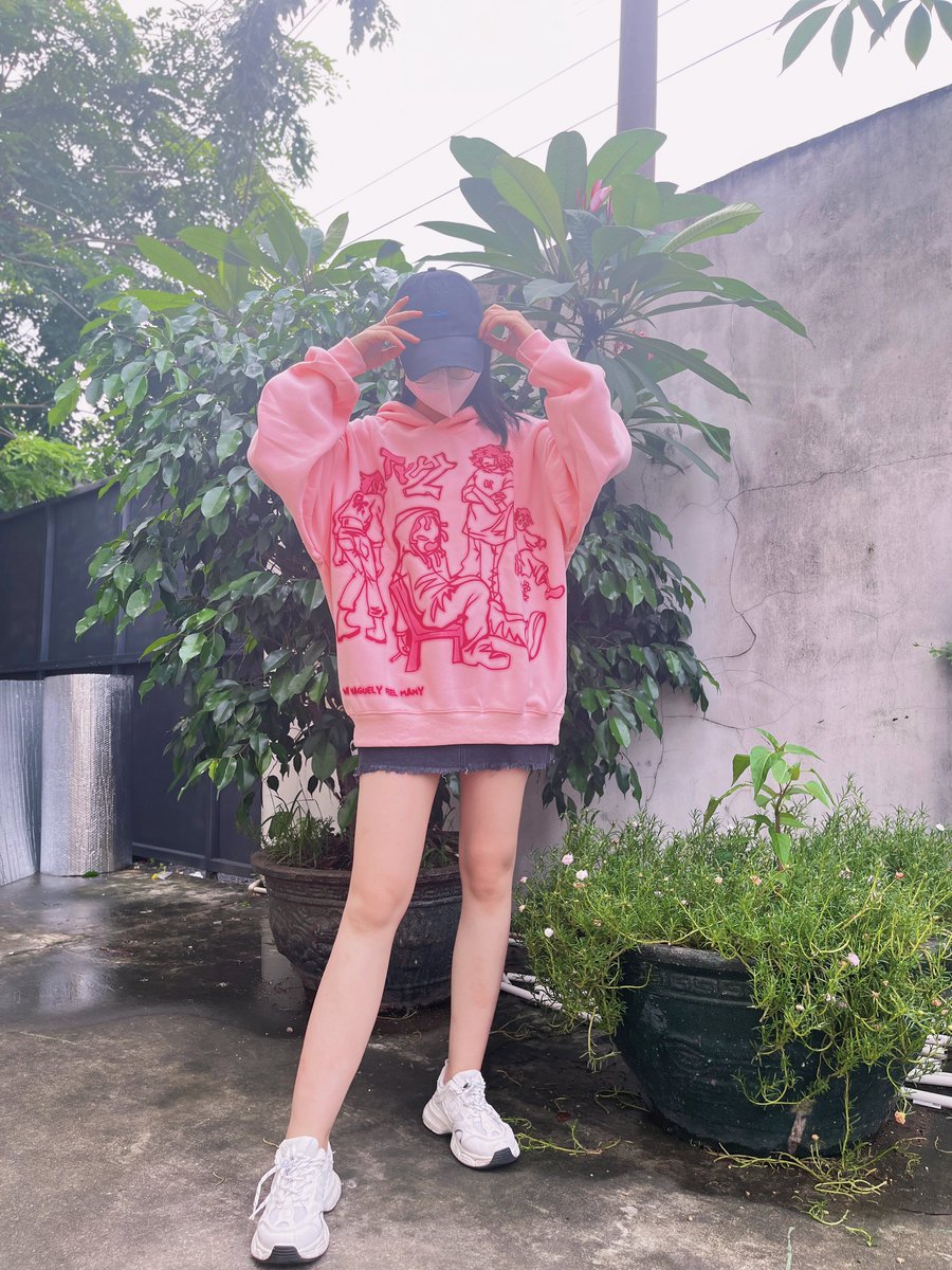 This pink graffiti hoodie now have fleece design, inside has cotton lining to keep warmer. Buy online: lemandik.com/products/leman… #womenhoodie #womenhoodies #womensweatshirt #womenhoodiesweatshirt #graffitihoodie #graphichoodie #streetwearhoodie #pinkhoodie #pinkhoodies #menhoodie