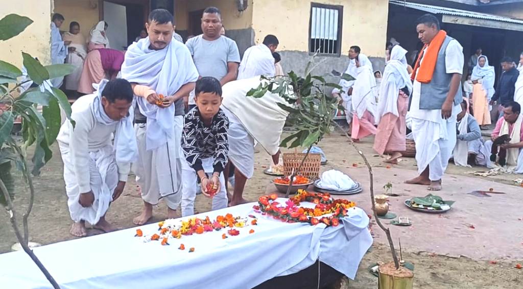 4 bodies airlifted from Churachandpur District Hospital to Imphal

The mortal remain of Soibam Orthelo (45 years) from Heinoupok was handed over to family members for last rites. Soibam Orthelo was at Churachandpur working
imphaltimes.com/news/4-bodies-…