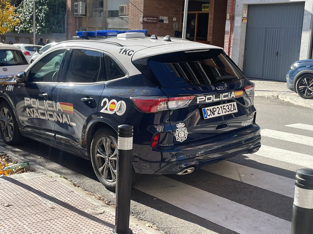 JAC00L's tweet photo. @policia qué tal el café? Vaya caraduras https://t.co/Gl3DpF5Ju7
