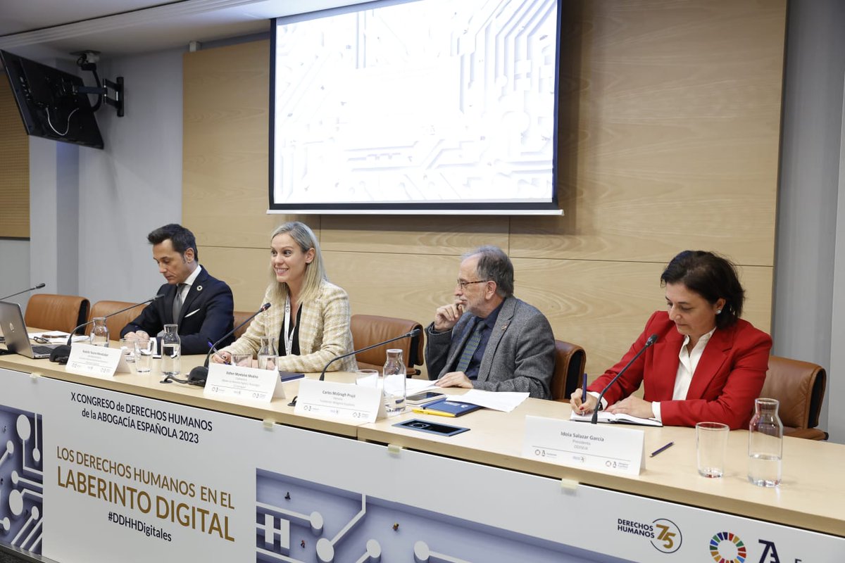 AbogaciayDDHH's tweet photo. 💻Última mesa de nuestro Congreso #DDHHDigitales para abordar el papel de la Abogacía en el mundo digital con @RodolfoTesone, alto representante del Consorcio Internacional de los Derechos y Libertades Digitales (...) https://t.co/sRzgXF3VpI