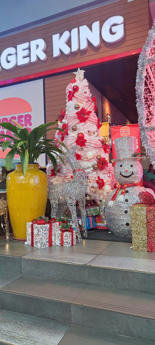 yenkeey's tweet photo. 🎄🎁 never quite. Location at Low Yat Plaza Bukit Bintang. https://t.co/KgYWLFBIgw