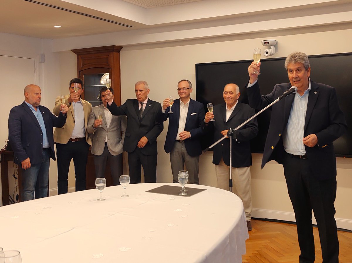 Bolsadecereales's tweet photo. La @Bolsadecereales junto a @CamaraAceites #CEPA @FaimMolineros @exportcereales #CAPIA @corredoresba y @caenaarg realizamos un brindis de fin de año con la prensa. https://t.co/3X7VeDeWrk