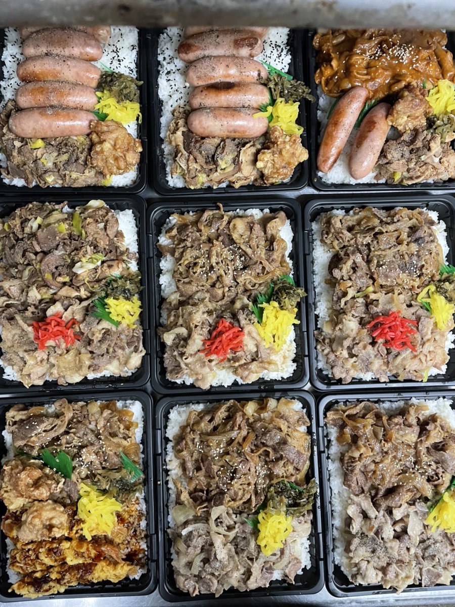 divemamuru's tweet photo. 深夜の突発半額祭り(((o(*ﾟ▽ﾟ*)o)))
今日の夜２2時から深夜3時まで
1キロ弁当限定全品半額(((o(*ﾟ▽ﾟ*)o)))

条件
亀戸本店にて
何個でも購入可能
このツイートをリツイート
スタッフにこの画像を見せて下さい
大人買い最高(((o(*ﾟ▽ﾟ*)o)))
キッチンDIVE来てね(((o(*ﾟ▽ﾟ*)o)) https://t.co/gdPpcF4sqI