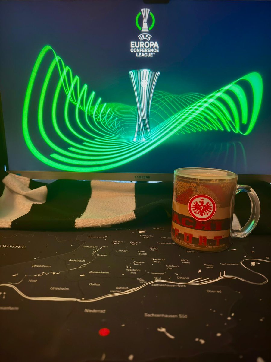 EFC_Muenchen's tweet photo. Ein internationales "Freundschaftsspiel" in dem die Mannschaft zeigen kann, dass sie die Sache mit der gebotenen Ernsthaftigkeit angeht. Und in der man gleichzeitig rotieren kann, um Körner für Leverkusen zu schonen.
Schade, dass das Stadion nur wenige #SGE-Fans sehen wird... 🦅 https://t.co/nZfUfLVfud