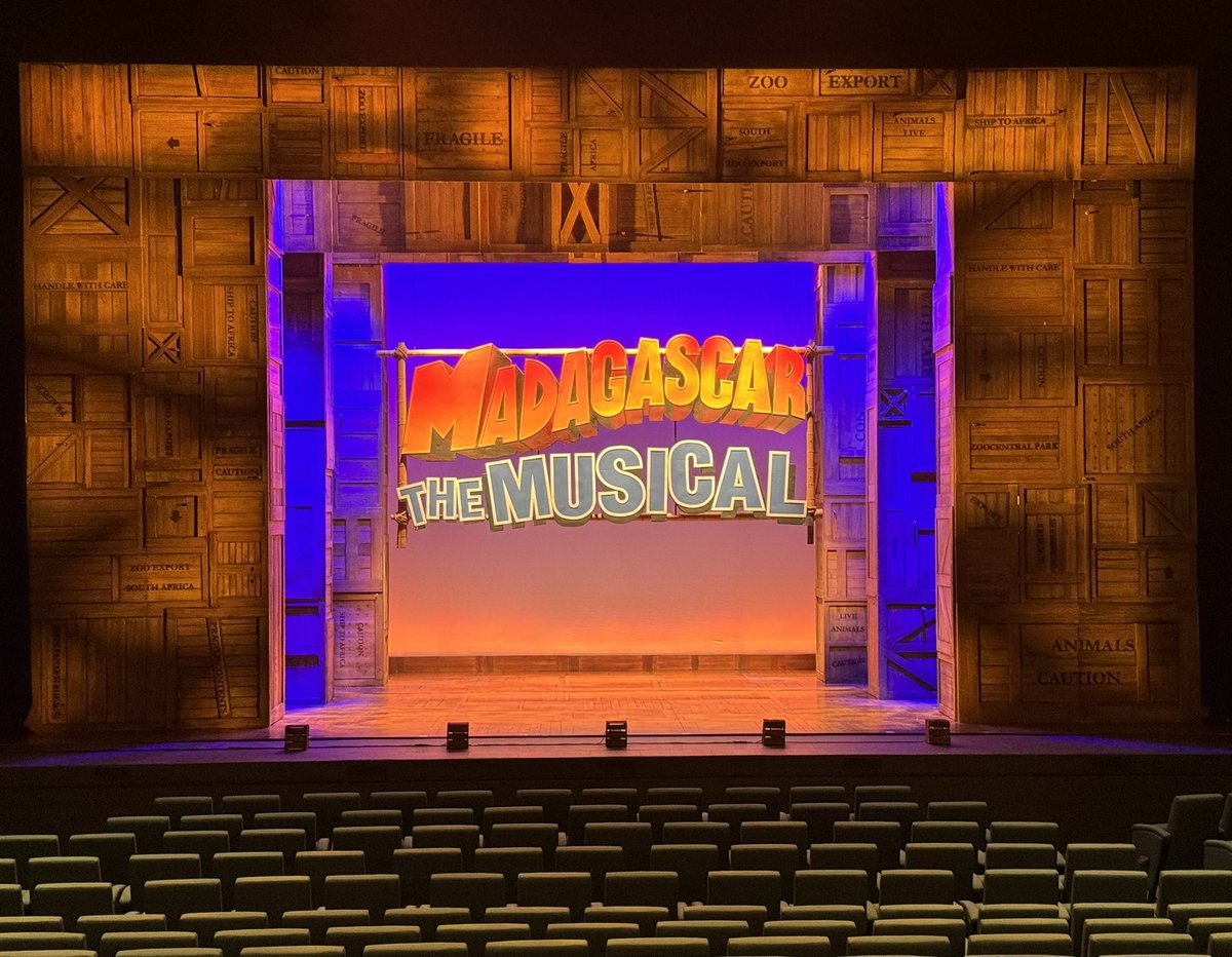 It’s opening night of our second venue for the international leg of the tour, the Lyric Theatre at the Hong Kong Academy of Performing Arts (@HKAPA). @madUKtour #MadagascarMusical #MoveItMoveIt #HongKong