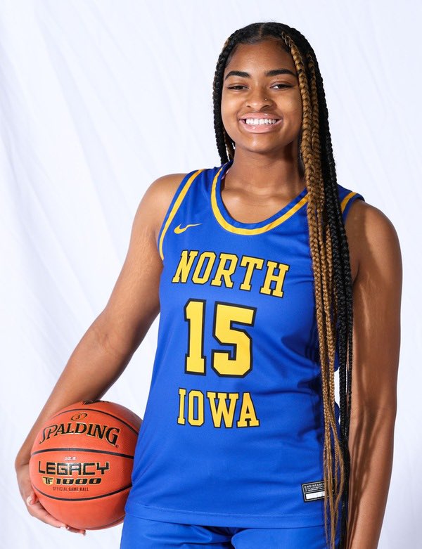 Freshman Zhane Singer played tough in the paint grabbing 7 rebounds and 2 steals in the Trojans conference victory over Marshalltown!! 🎉🏀💪🏾
#ZHANE
#GONIACC