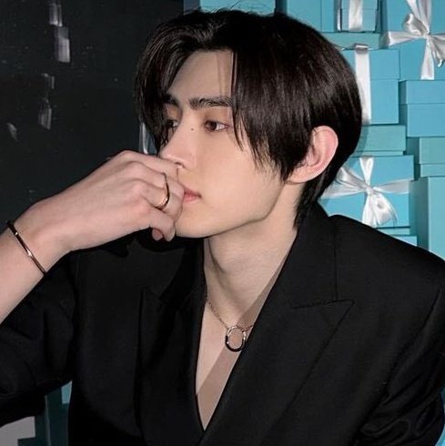 hourly_sh's tweet photo. who allowed you to be this good, sunghoon https://t.co/82N79BAOrd