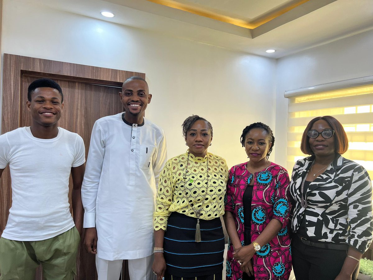 OCCE_LASG's tweet photo. FBRA MEETS OCCE FOR FAMILIARIZATION.

On the 12th of December, 2023. The Lagos State Office of Climate Change and Circular Economy received emissaries from the “Food and Beverages Recycling Alliance” for a familiarization meeting. https://t.co/uaabSJ4cwW