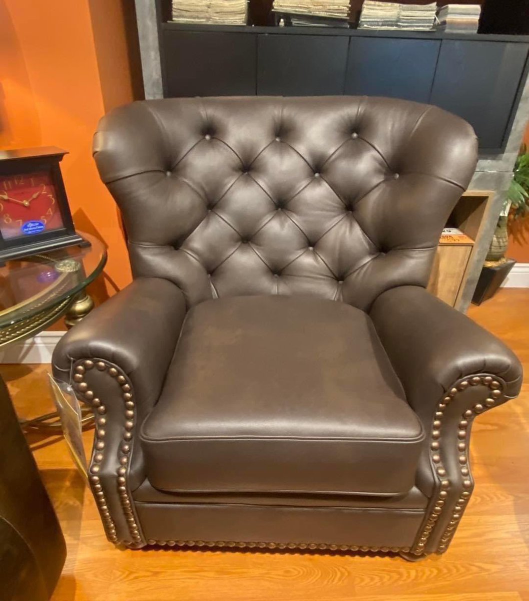 DesignFrederick's tweet photo. ๐LEATHER WEATHER
๐คฉ Save now on Canadian made top grain leather furniture!
SHOP WITH CONFIDENCE AT FREDERICK'S
WITH OUR 30 DAY PRICE GUARANTEE!
#Guelph #CustomFurniture #GuelphFurniture #Christmas #LeatherFurniture #LeatherSofas
https://t.co/RRxukn0zqp https://t.co/Dd9UzGqAe3