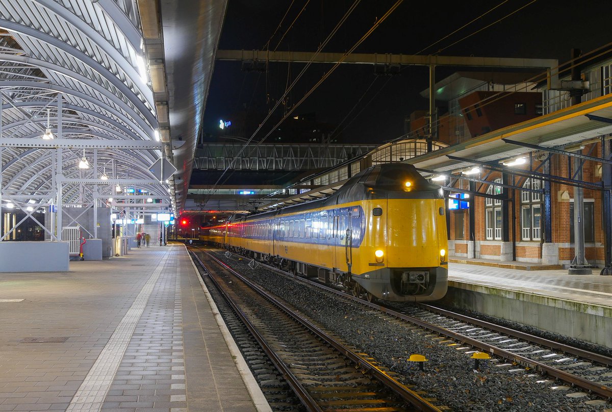 Thetransportgu1's tweet photo. On December 14th 1983 the first of 137 production ICMs was delivered to NS. 40 years later ICM 4011 is still in active service, making it the oldest EMU in regular service in the Netherlands. However 4011's days are numbered as it's planned to go into storage sometimes this month https://t.co/kyJbgqCXAi