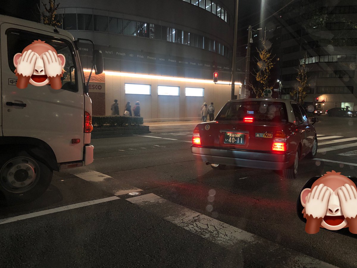 muriryo_c96's tweet photo. スーパーはんなりタクシー(スカスカ右折車線から渋滞直進車線先頭へワープ)

京都のタクシーは客を乗せてこれをやるからすごい。 https://t.co/YtG3oOLZD6