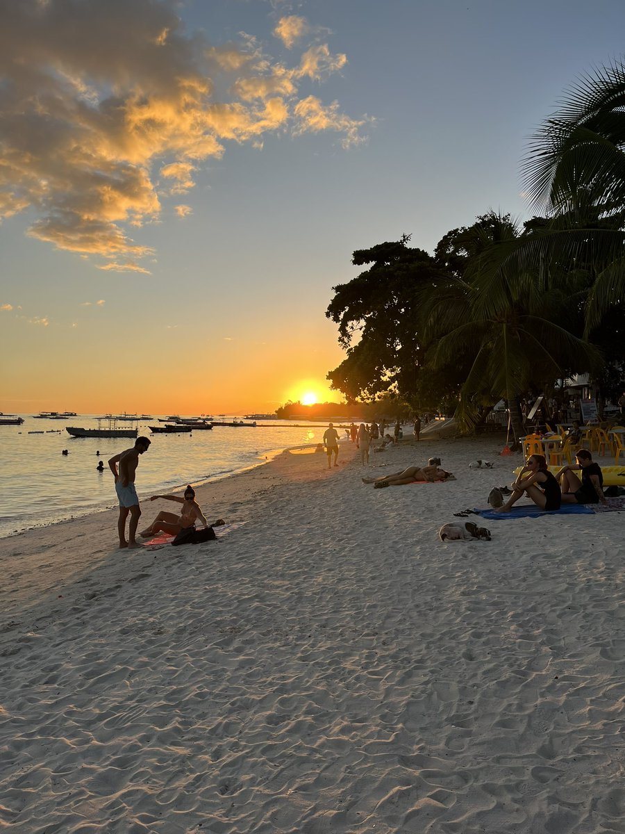 Filistix's tweet image. Zero complaints, indeed! @baconhound