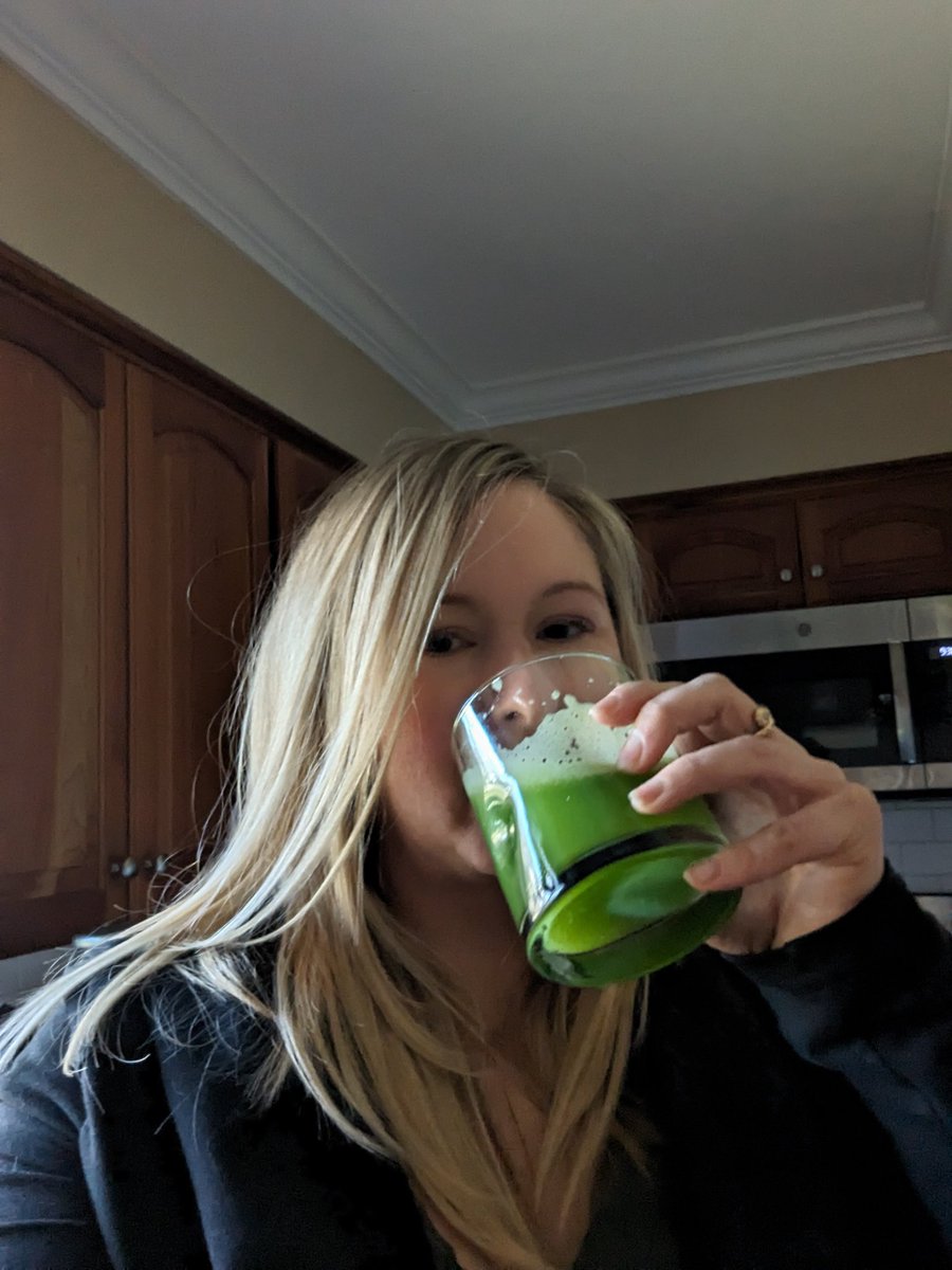 chigirl1144's tweet image. On week 6 of drinking celery juice first thing in the morning - it's amazing!  Everything works better and my skin is shining.  #celeryjuice #celery #phblood #healingjourney #healthy #guthealth