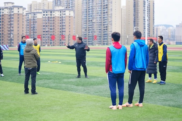iloveguizhou's tweet photo. ⚽️Exciting news as the English Premier League kicks off the Premier Skills project in Rongjiang county, #Guizhou province! This initiative aims to empower local #soccer coaches in the birthplace of the Village Super League. #GuizhouSports 👉https://t.co/kJNfzCpFpB https://t.co/YZz0sfYnnk