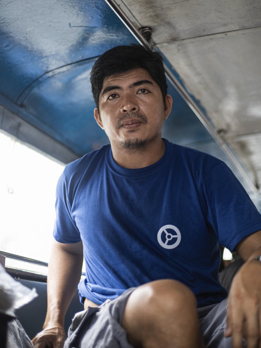 maydaymidya's tweet photo. “Malungkot ang pasko. Nandoon ‘yung pangamba na pagdating ng January, wala na kami sa kalsada,” ani ni Alvino sa kalagayan nilang mga jeepney drayber. Kahit ang mga pasaherong nakakausap ni Alvino ay nangangamba: “Paano na kami? Saan kami sasakay?” 

#KwentongTransportStrike https://t.co/Tbro1QbvhN
