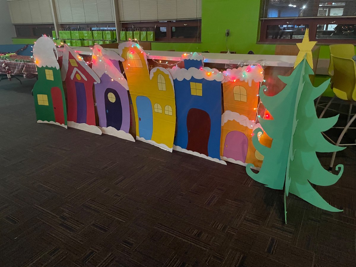 mrswachs's tweet photo. Itβs hard to be βgrinchyβ when Christmas spirit is in a large supply! πππ#ready2party @southallegheny https://t.co/61VJktr9SA