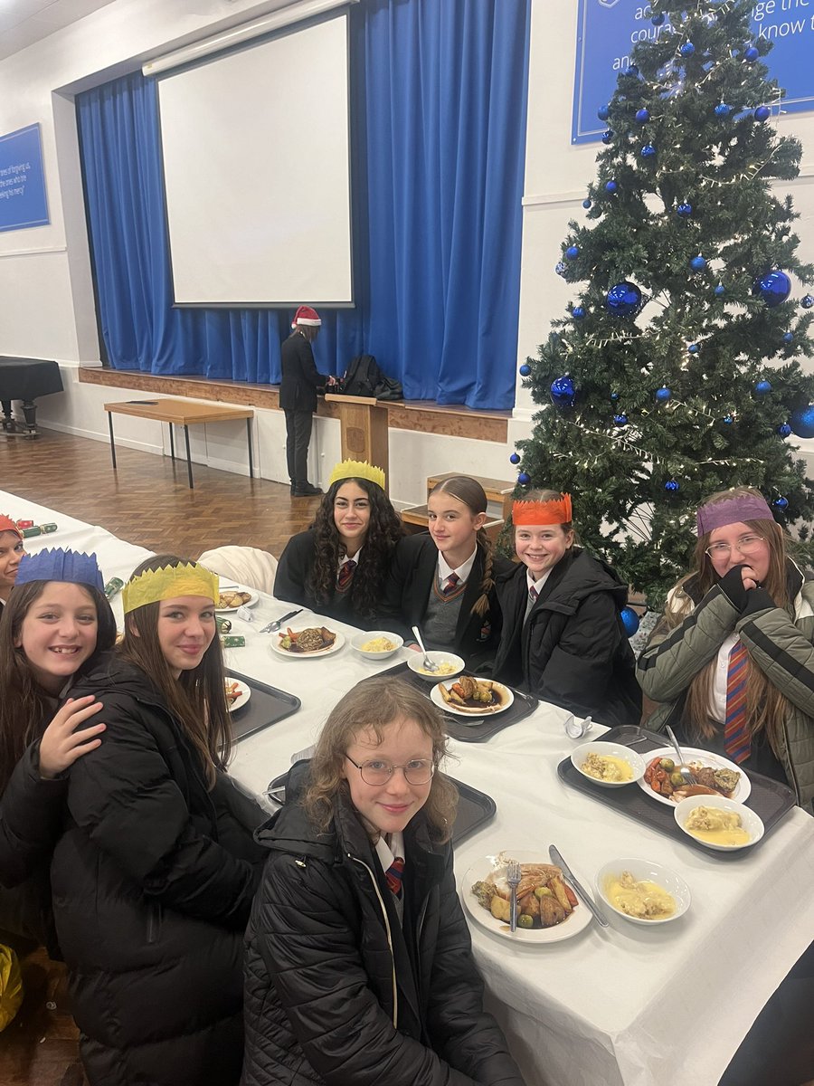 Y8s turn for festive lunch- definitely the liveliest with festive cheer & sing 🎵 along @StPetersSch