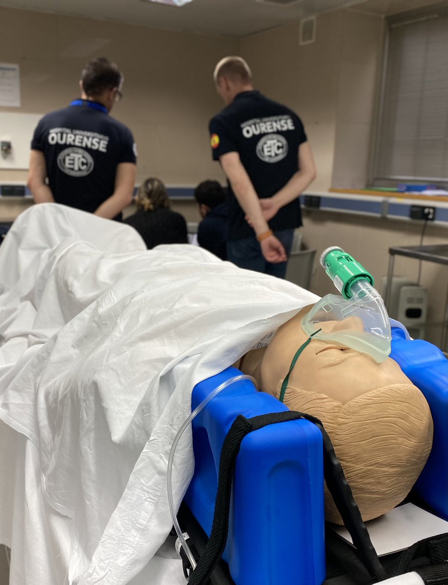 Sergas_Ourense's tweet photo. Ourense entra no mapa dos cursos de alto rendimemento especializados no manexo do paciente #politraumatizado.  O #ETC (European Trauma Course) considerase de referencia para a formación de xefes de equipo de primeira atención a pacientes críticos @anniepastorzap 
 @ETC_Org https://t.co/oNcjPavfN4