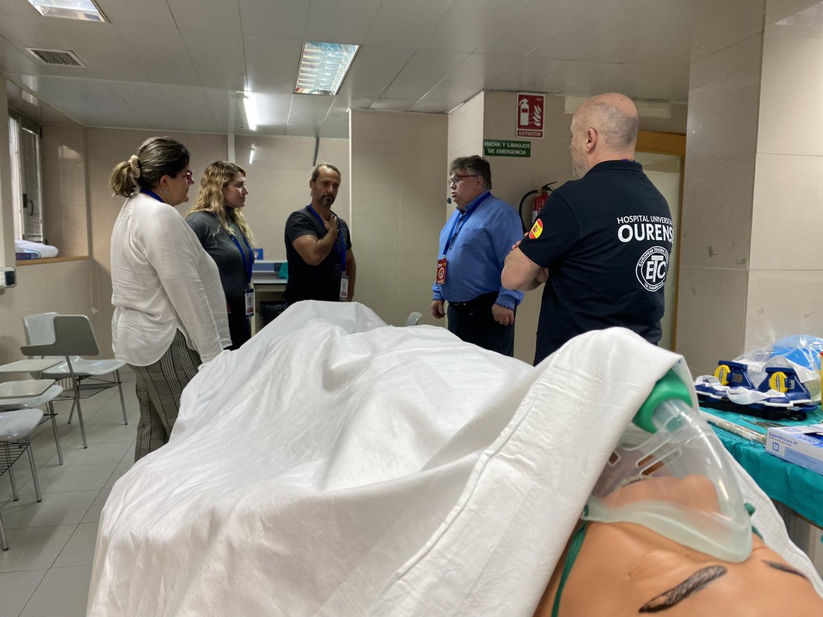 Sergas_Ourense's tweet photo. Ourense enters the select group of centers specialized in the management of #trauma patients: First edition of the #ETC (European Trauma Course) gold standard for the training of team leaders for primary care of critical patients @anniepastorzap @ETC_Org https://t.co/zk07r0rc97