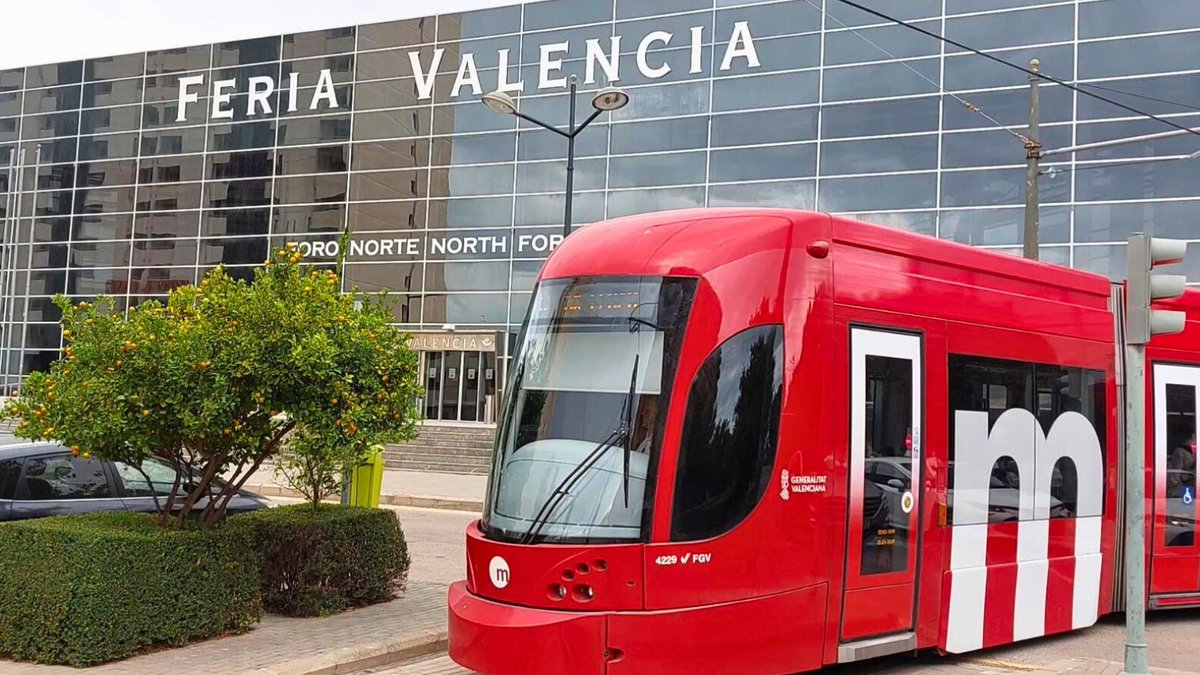metrovalencia's tweet photo. 📢🚊 #Metrovalencia oferix servicis especials de tramvia a @Feria_Valencia per a acudir #Expocanina i les Jornades de Jocs de Rol
🗓️ El 16 i 17 de desembre
⏰ La freqüència de pas serà entre 30 i 40 minuts des de les 6 fins a les 23 hores
➡️ https://t.co/J8EWrNJbBh https://t.co/Cw7DgCAeim