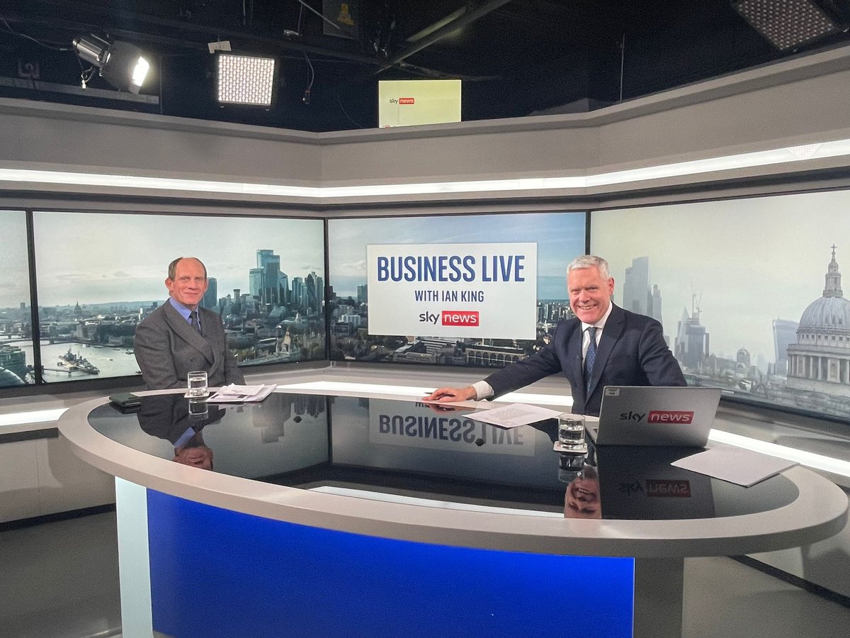 EdelSmithfield's tweet image. Thrilled to have @IanKingSky broadcasting @SkyBusinessLive this morning! A sneak peek behind the scenes from the London Stock Exchange studio.