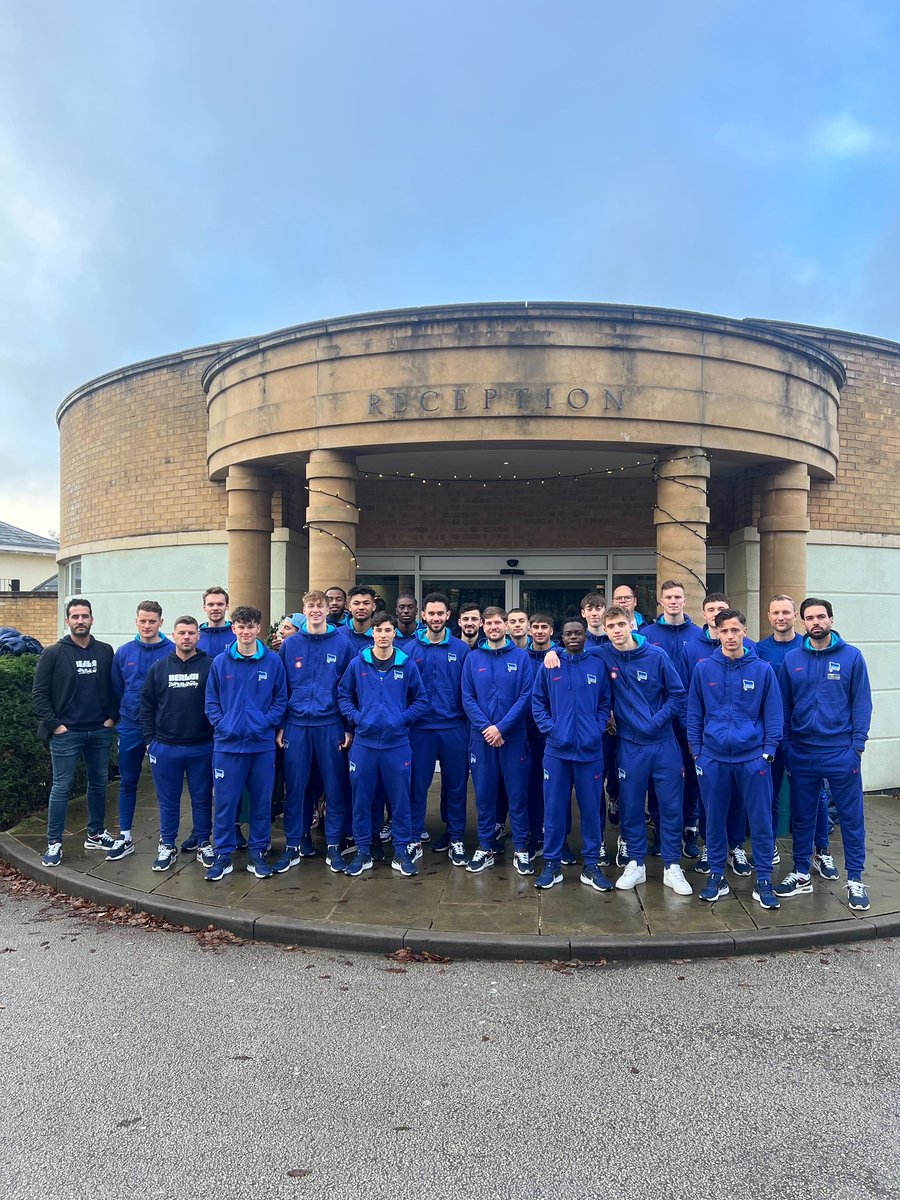 HerthaBubis's tweet image. Unsere #BSCU23 fliegt jetzt zurück nach Berlin! ✈️👋 Im Januar geht's dann nochmal auf die Insel - zum Endspiel vom @premierleague International Cup! ✊

#PLIC #HaHoHe