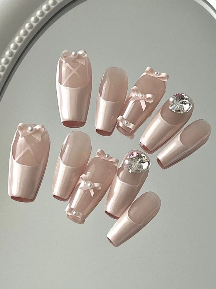 dazzlinghavens's tweet photo. Ballet inspired nails https://t.co/8H8iuRVCpW