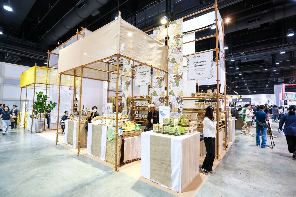 QSNCC's tweet photo. Thailand Rice Fest 2023 เทศกาลกินข้าวใหม่และสินค้าข้าวสร้างสรรค์ ที่จะพาทุกคนไปรู้จักกับ ‘ข้าว’ ทั่วไทย ตั้งแต่ต้นจนถึงจาน
14-17 ธ.ค. 66
10.00 - 20.00 น.
Hall 6, ชั้น LG
#QSNCC #readthecloud #TheCloud #SCATH #ThailandRiceFest #ThailandRiceFest2023 #กินข้าวกัน #Coffee #ข้าว https://t.co/BM676I0p9a