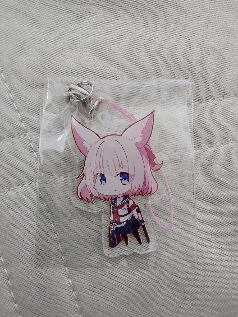 「冬コミ用で作ったニコのアクキー無事届きました。 ストラップタイプの紐をピンクにし」|アリア@のイラスト