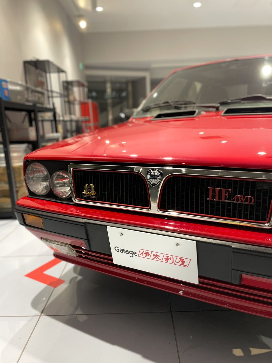 Garage_italya's tweet photo. COMING IN 🇮🇹
WRCチャンピオン Miki Biasionがパーソナルカーとして所有していたデルタ HF 4WD。ピンストライプが入ったナローボディ、ミッソーニシート、イロイロな意味でイタリアらしさがギュッと凝縮されたクルマです。こちらの動画に出ていますのでご覧ください→ https://t.co/OqN2ySCiOz https://t.co/k8gJXeHnBz