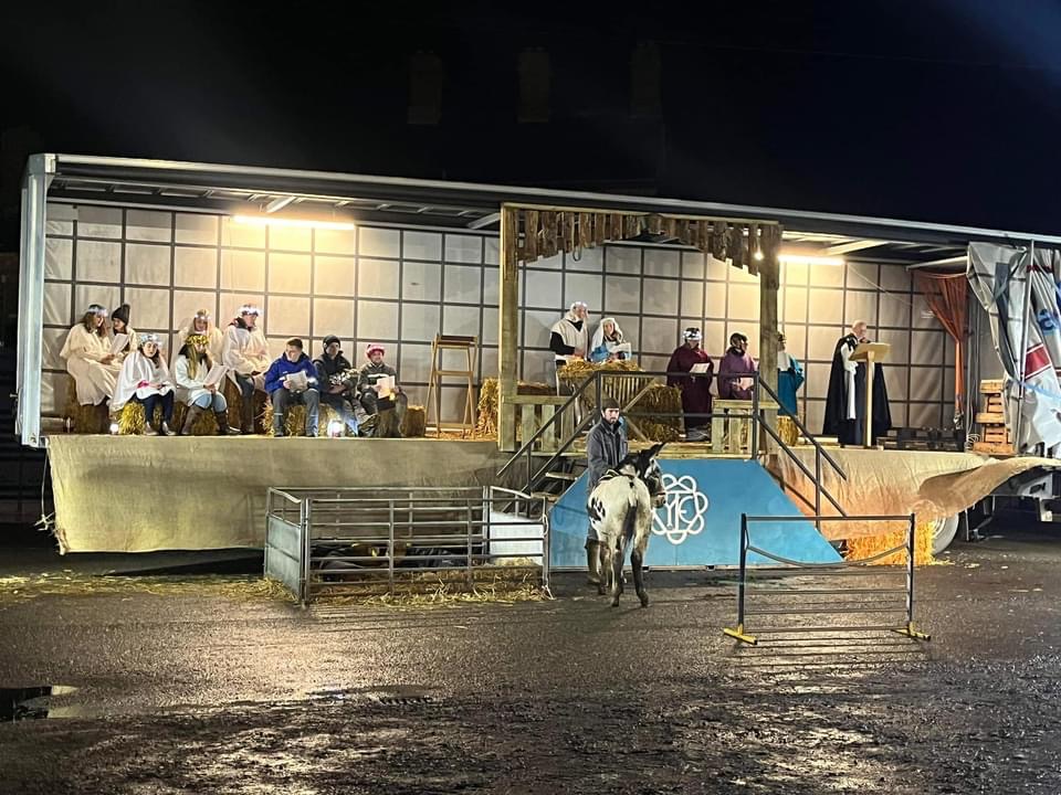 The Leicestershire and Rutland Young Farmers Nativity took place last Sunday, the "Star of Wonder" shown brightly above the Market. Our Leicestershire Chair Veronica took her Grandson George along, who loved every minute of it, singing along to all the carols and festive songs.