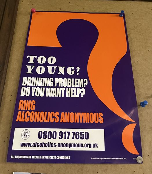 PARTOUT DANS LE MONDE
Et ailleurs, c'est comment ?...
Cette photo nous est envoyée par un ami français en visite au groupe Milton de Cambridge (Angleterre)
Merci à lui !
#AA #alcooliquesanonymes #alcool
#lalcoolenparlerpoursenliberer
#unebelleaventure
#entrezcestouvert