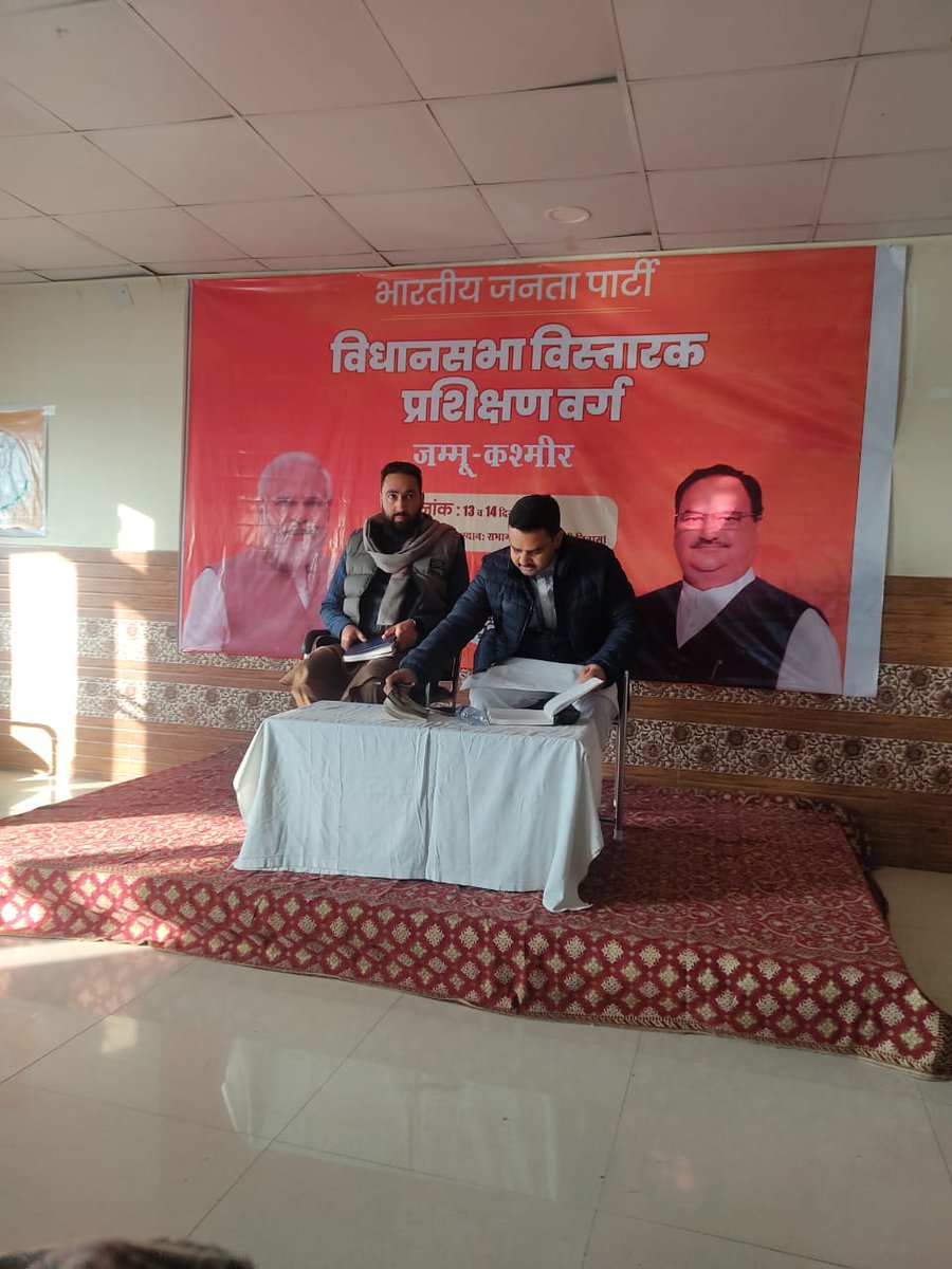 Mudasir4Wani's tweet photo. Just completed a 2-day workshop and had the opportunity to share the stage! 🎉 #LearningJourney #StageSharing #WorkshopExperience https://t.co/J92CfkFEfq