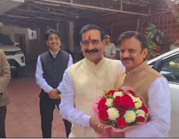 DeepakMishraRe1's tweet image. मध्यप्रदेश के नवनियुक्त माननीय उपमुख्यमंत्री श्री राजेन्द्र शुक्ल जी का पूर्व गृह मंत्री आदरणीय नरोत्तम मिश्रा जी के निवास पर आगमन हुआ। इस शुभ अवसर पर नवीन उत्तरदायित्व हेतु बधाई व उज्ज्वल भविष्य की शुभकामनाएं दी व मध्यप्रदेश में आगामी विकास की योजनाओं को लेकर चर्चा की।@AmitShah