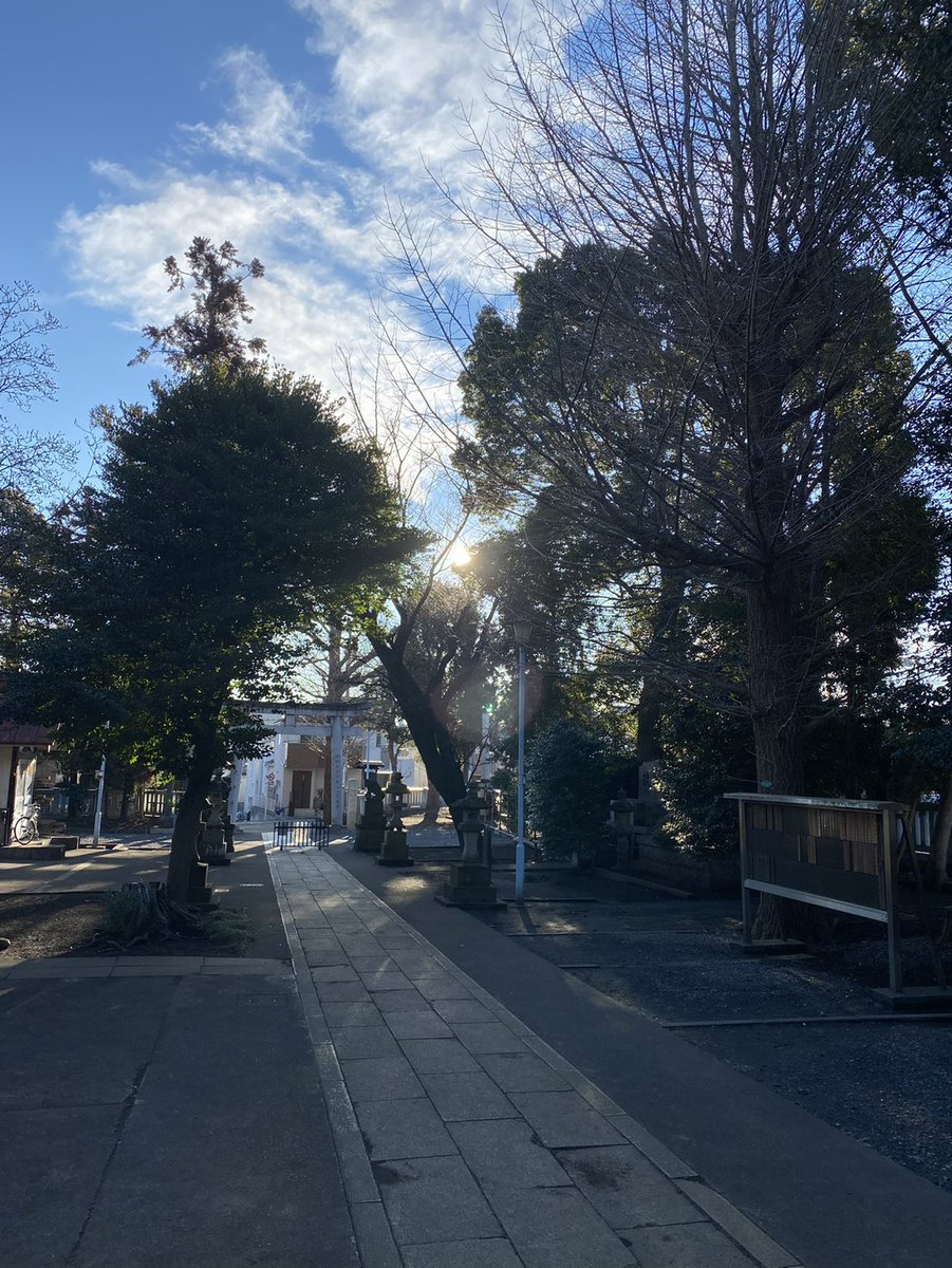 D1Stretchropp's tweet photo. 倉本トレーナーのオフでございます！！
彼はまた変わっておりまして、神社、食、美を楽しむ様子がこちらの写真から伺えます😆
とにかくいい大人の休日って感じで、充実してそうですね！
肉似合います🍖
#d1wg3 
#ドクターストレッチ 
#六本木店 
#若作り健康隊 
#ユニークな休日
#六本木の人 https://t.co/CxwLmBh7km