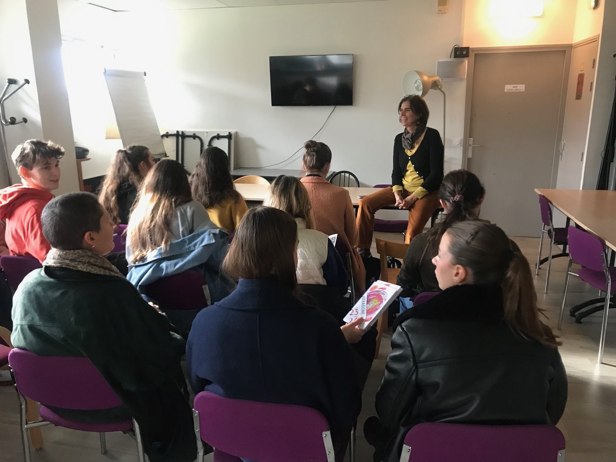 LMSchlenker's tweet image. 📍L&apos;équipe de l&apos;Hexagone  accueille les M1 #CSTGre pour un test du spectacle Astérismes et une découverte des métiers à la croisée des arts et des sciences. 
🔜Retrouvez le récit de la visite et une interview d&apos;Estelle Demarcke, directrice de production  sur  @EchoSciGre