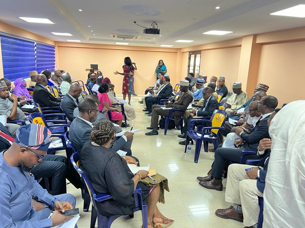 ARC_ESM's tweet image. Following the tour, members from the state supply chain teams and their partners from the local pharma have commenced an end of year MoU review meeting to evaluate the performance of the &quot;marriage&quot; #PPP

@YODMA_ 
#ASCS23 #SSTSProject #SupplyChain #Nigeria