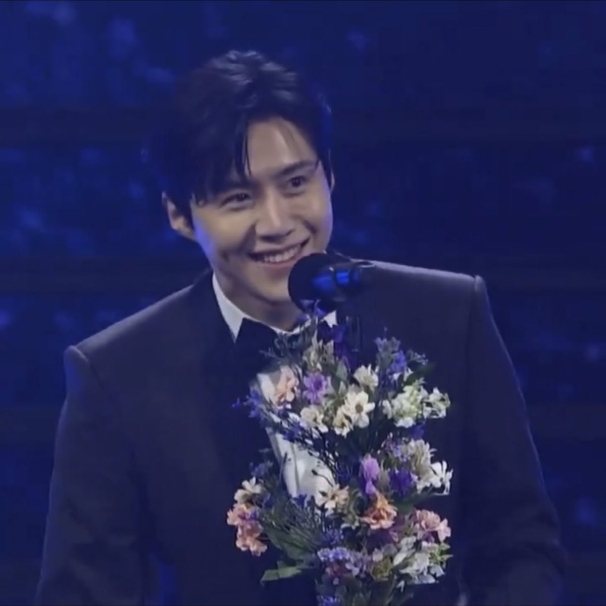 Seonho after saying "salamat po" 🤍

LOOK AT HOW HANDSOME HE IS 😭😍