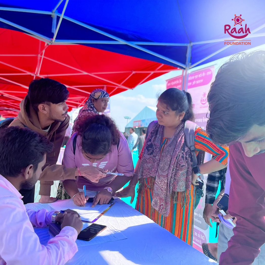 Raah_Foundation's tweet photo. We successfully ran the mobilization drive in Maha Rojgar Melava in Nagpur in collaboration with our partner! 🎉

With over 250 students expressing their keen interest in our Samarth Skill Training Program. 🚀 https://t.co/XbRQlGy1fi