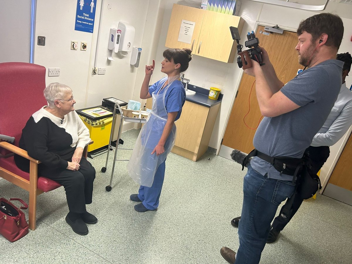 CHFTNHS's tweet photo. Sky News came this week to film the work we're doing to speed up diagnosis and treatment of cancer.

We showcased a snapshot of various innovations including our surgical robot, capsule sponge procedure, and the use of artificial intelligence.

Watch this space! 🌟 https://t.co/Do09IeAcnw