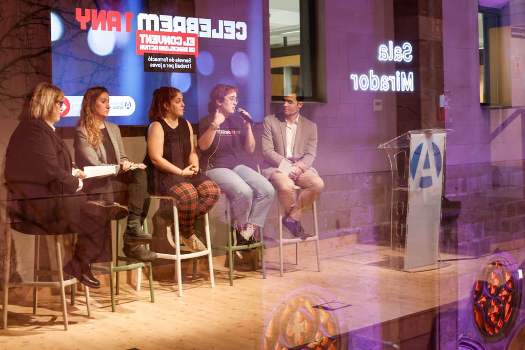 Barcelona Activa (@barcelonactiva) on Twitter photo 🔴 Continuem la jornada amb una taula rodona sobre perspectives de les polítiques d’#ocupació juvenil moderada pel Comissionat <a href="/javierodriguez/">Javi Rodríguez</a>.
Ho debatem amb:
🔹 <a href="/lurssia/">Lucía A.</a> de <a href="/JovesCCOO/">Acció Jove - Joves CCOO Catalunya</a>
🔹 Laura Bonet d'<a href="/avalotcat/">Avalot | Sindicat juvenil</a>
🔹 Vicky Moreno de <a href="/PIMEC/">Pimec</a>
🔹 Susana Díaz d'<a href="/ocupaciocat/">Ocupació</a> 🔴 Continuem la jornada amb una taula rodona sobre perspectives de les polítiques d’#ocupació juvenil moderada pel Comissionat <a href="/javierodriguez/">Javi Rodríguez</a>.
Ho debatem amb:
🔹 <a href="/lurssia/">Lucía A.</a> de <a href="/JovesCCOO/">Acció Jove - Joves CCOO Catalunya</a>
🔹 Laura Bonet d'<a href="/avalotcat/">Avalot | Sindicat juvenil</a>
🔹 Vicky Moreno de <a href="/PIMEC/">Pimec</a>
🔹 Susana Díaz d'<a href="/ocupaciocat/">Ocupació</a>