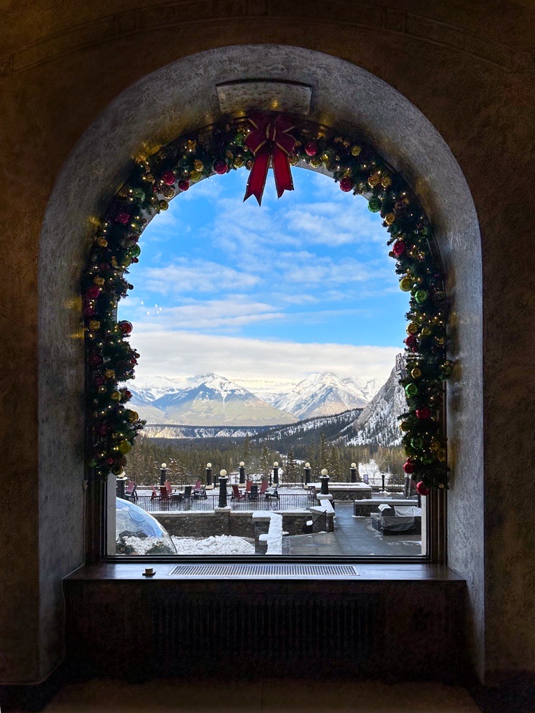 Christmas is in full swing here in Banff! The Castle has been transformed with over-the-top decor and ready to welcome you this holiday season. 🎅🎄