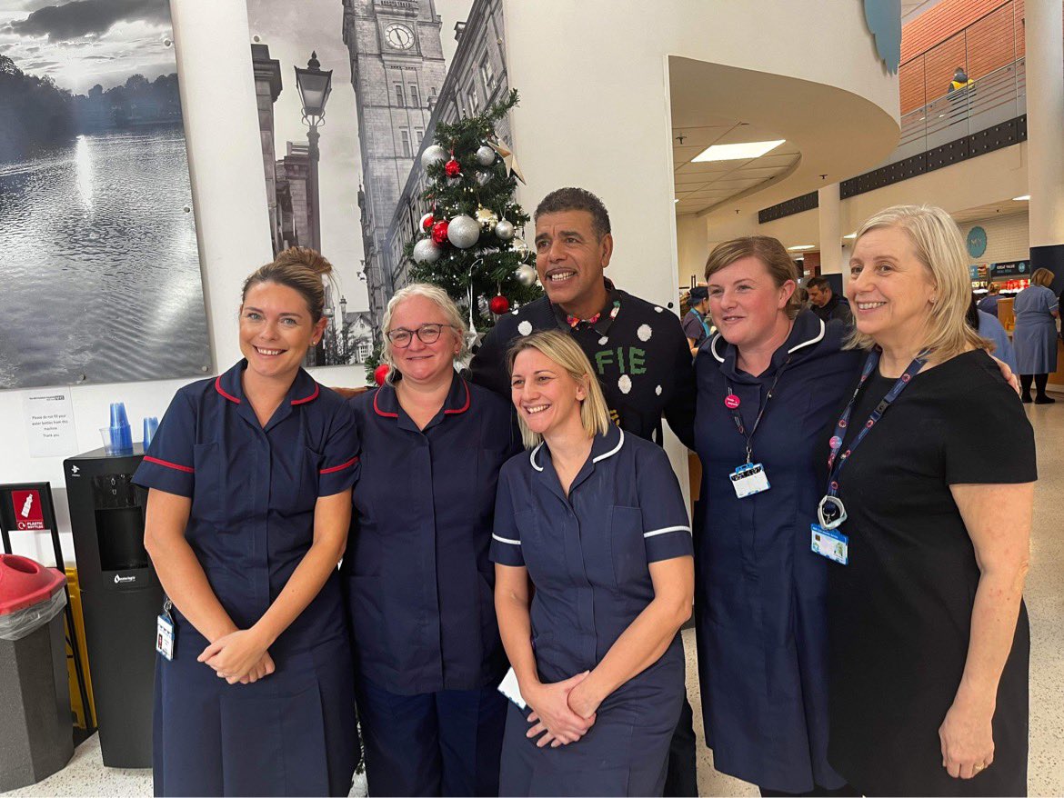 The midwives couldn’t resist meeting with this Christmas baby 🤩🤩 @chris_kammy @MY_FCSS @LittleMichala