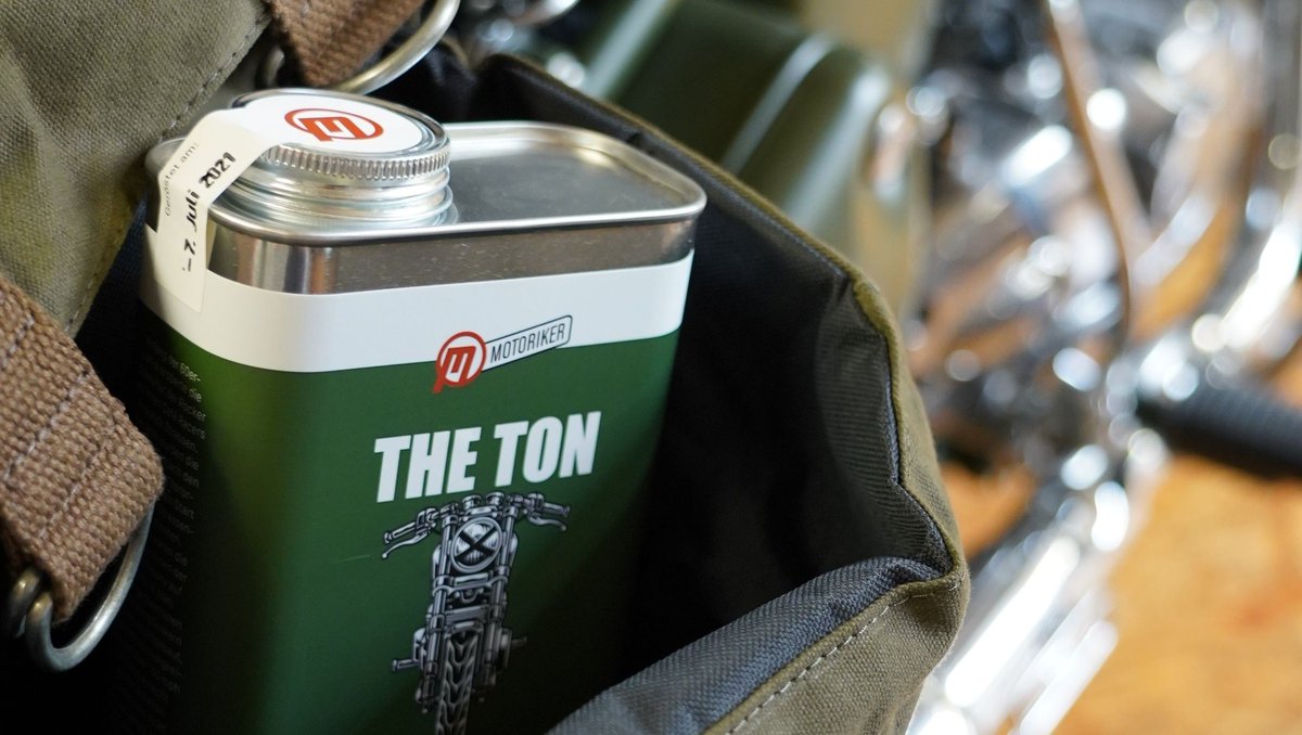 BadandBold's tweet image. Rein in den Sack: die Kaffeebohnen der Schweizer Marke Motoriker in der Öldose.

l8r.it/lw29

#motoriker #coffee #beans #motorcyclelover #bikerstyle #bikersfinest #geschenkidee #badandbold #coffeelover