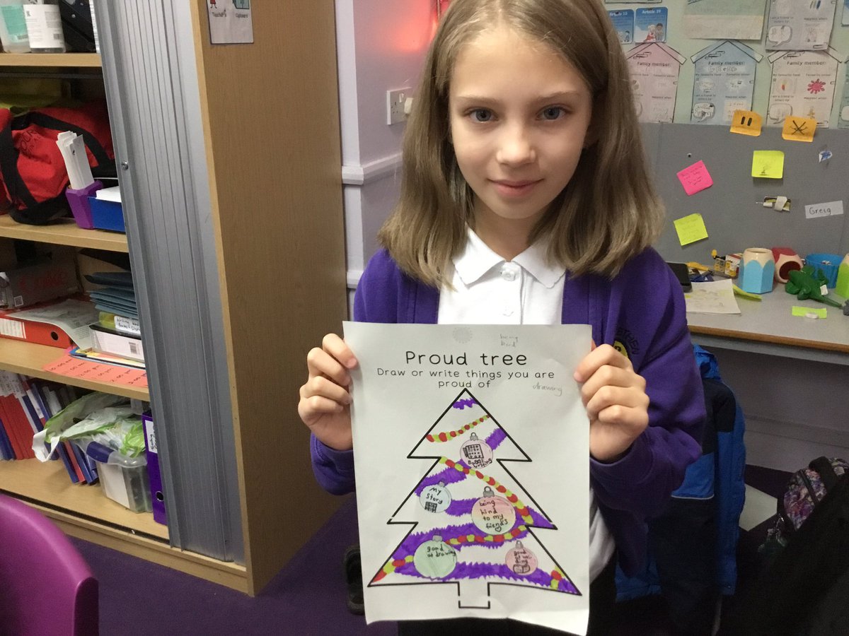 P3/4V made special Christmas trees during their journaling/check-in time time in the morning. They wrote all the things they feel proud of in the baubles and then decorated their trees with different colours to create ‘Proud Trees’.