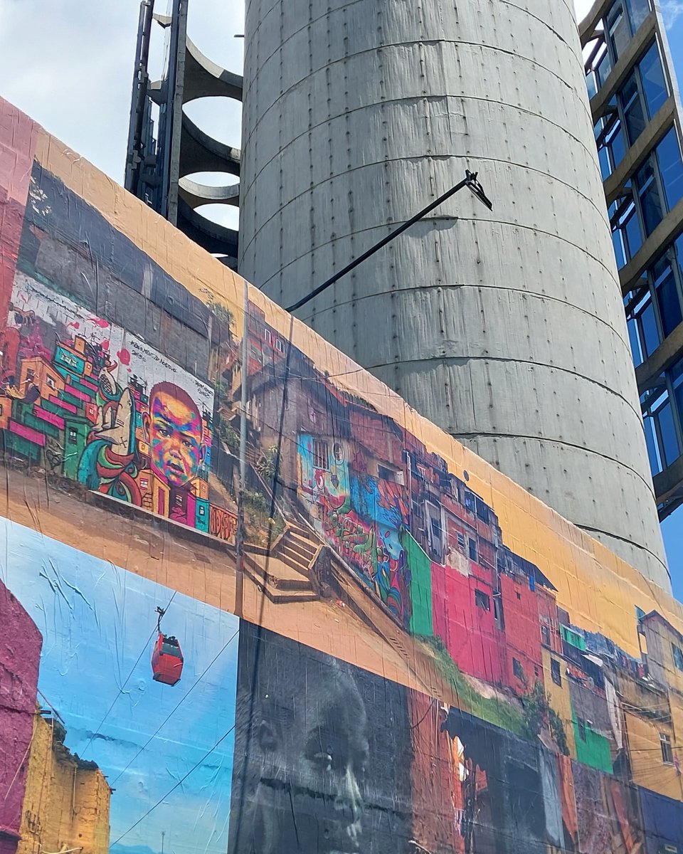 “Quer dançar? Quer dançar? ...”. Logo, já vem aquele batidão dos anos 90 na cabeça. Eles são dois dos ritmos mais populares do Brasil. Ambos de origem afrobrasileira e periférica e que se tornaram parte da cultura popular no Brasil e exterior. Estamos falando do Samba, com mais