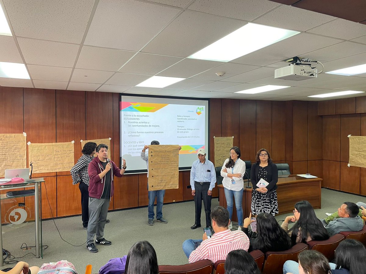 Reflexionar sobre la experiencia de aprendizaje-servicio por medio de espacios de diálogo permite conocer sobre la implementación de la metodología <a href="/ApS_PUCE/">Aprendizaje-Servicio PUCE (GI-ApS)</a> Se desarrolló un espacio de cierre del segundo período académico 2023 entre docentes, estudiantes y socios comunitarios.