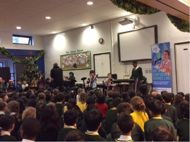 ElmridgeSch's tweet image. We are so proud of the musical talent displayed at our @RSMusicSchool concert this morning. The children have been developing their skills all term and confidently performed to a packed house, really entertaining the crowd.  #Queen, #RickAstley #dancemonkey