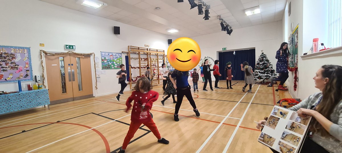 On Wednesday @LeadhillsS P1-7 had a blast at our Christmas party. There was lots of games, presents and story time with Santa and some traditional Scottish ceilidh dancing. @mrsfrenchlps @MissSlater_